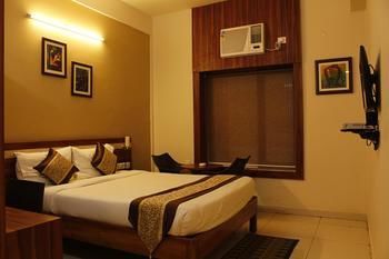 Hotel Eden Roc Bhuvanesvar Kültér fotó